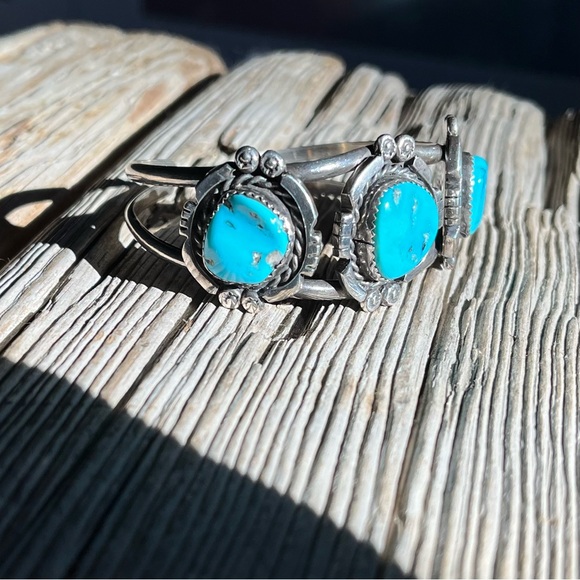 Vintage Navajo Turquoise Sterling Silver Cuff, Artist Marked - Picture 4 of 13